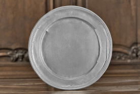 Vue d'ensemble du plat n° 02/00401. © Région Bourgogne-Franche-Comté, Inventaire du patrimoine