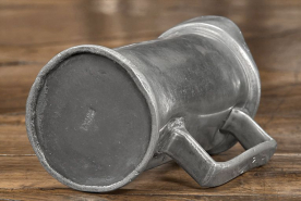 Pichet-mesure n° 02/00387 : vue du dessous. © Région Bourgogne-Franche-Comté, Inventaire du patrimoine