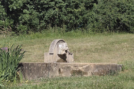 Fontaine et bassin. © Région Bourgogne-Franche-Comté, Inventaire du patrimoine
