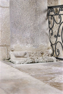 Base de la colonne gauche du choeur. © Région Bourgogne-Franche-Comté, Inventaire du patrimoine