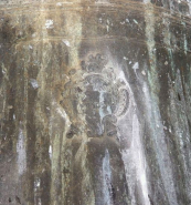 Détail : marque du fondeur. © Région Bourgogne-Franche-Comté, Inventaire du patrimoine