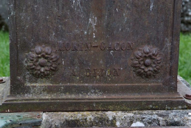 Pompe à volant, marque. © Région Bourgogne-Franche-Comté, Inventaire du patrimoine