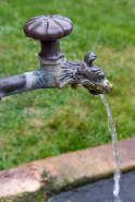 Borne-fontaine, détail du robinet. © Région Bourgogne-Franche-Comté, Inventaire du patrimoine