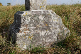 Détail : socle. © Région Bourgogne-Franche-Comté, Inventaire du patrimoine