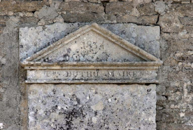 Fontaine, détail de l'inscription. © Région Bourgogne-Franche-Comté, Inventaire du patrimoine