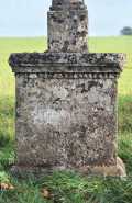 Détail : piédestal. © Région Bourgogne-Franche-Comté, Inventaire du patrimoine