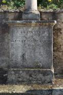 Détail du piédestal. © Région Bourgogne-Franche-Comté, Inventaire du patrimoine
