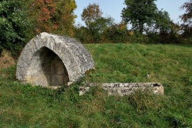 Fontaine, vue de face. © Région Bourgogne-Franche-Comté, Inventaire du patrimoine