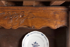 Détail du décor du vaisselier. © Région Bourgogne-Franche-Comté, Inventaire du patrimoine