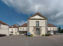 Vue d'ensemble depuis la cour. © Région Bourgogne-Franche-Comté, Inventaire du patrimoine