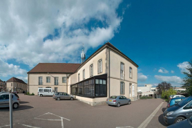 Partie droite du bâtiment principal et corps perpendiculaire dans l'axe de la chapelle. © Région Bourgogne-Franche-Comté, Inventaire du patrimoine