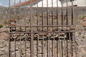 Ancien portail de la cour, détail. © Région Bourgogne-Franche-Comté, Inventaire du patrimoine