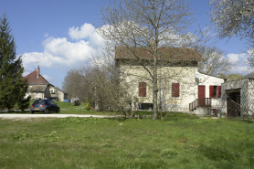 Vue d'ensemble avec en arrière plan l'écluse 44. © Région Bourgogne-Franche-Comté, Inventaire du patrimoine
