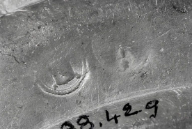 Poinçon de l'assiette n° 429. © Région Bourgogne-Franche-Comté, Inventaire du patrimoine