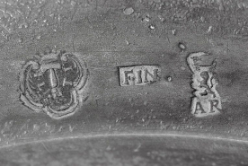 Poinçons du plat n° 272. © Région Bourgogne-Franche-Comté, Inventaire du patrimoine