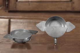 Vue d'ensemble des biberons de malade n° 155 et 157. © Région Bourgogne-Franche-Comté, Inventaire du patrimoine