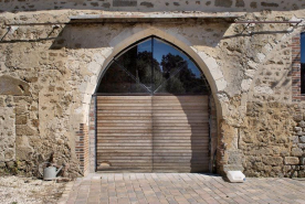 Chapelle : arcade transformée en porte du mur de long-pan sur cour. © Région Bourgogne-Franche-Comté, Inventaire du patrimoine