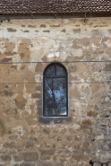 Chapelle : fenêtre en plein-cintre du mur de long-pan sur rue. © Région Bourgogne-Franche-Comté, Inventaire du patrimoine