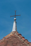 Epi de faîtage surmonté d'une croix. © Région Bourgogne-Franche-Comté, Inventaire du patrimoine