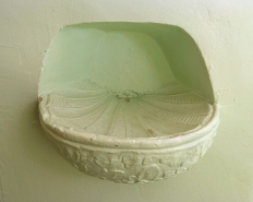 Bénitier de l'ancienne chapelle. © Région Bourgogne-Franche-Comté, Inventaire du patrimoine