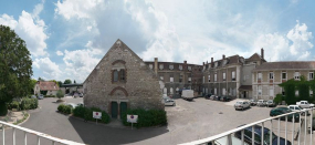Petite construction, vestige du 1er hôpital : mur-pignon nord. © Région Bourgogne-Franche-Comté, Inventaire du patrimoine