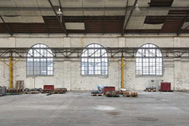 Intérieur : mur ouest et poutre de roulement en treillis métallique du pont roulant. © Région Bourgogne-Franche-Comté, Inventaire du patrimoine