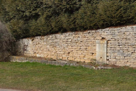Borne-fontaine et auges-abreuvoirs. © Région Bourgogne-Franche-Comté, Inventaire du patrimoine
