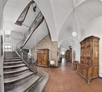 Aile ouest : couloir et escalier desservant le dortoir des soeurs et le comble. © Région Bourgogne-Franche-Comté, Inventaire du patrimoine