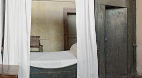 Vue d'un lit et d'une porte de ruelle. © Région Bourgogne-Franche-Comté, Inventaire du patrimoine