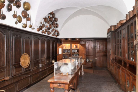 Couloir des cuisines dit salle des étains. © Région Bourgogne-Franche-Comté, Inventaire du patrimoine