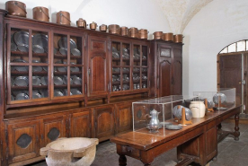 Couloir des cuisines dit salle des étains. © Région Bourgogne-Franche-Comté, Inventaire du patrimoine