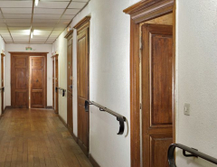 Aile centrale, étage : couloir des chambres des hospitalières. © Région Bourgogne-Franche-Comté, Inventaire du patrimoine