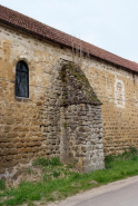 Chapelle : deuxième contrefort entre deux fenêtres du mur de long-pan sur rue. © Région Bourgogne-Franche-Comté, Inventaire du patrimoine