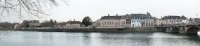 Vue d'ensemble depuis la rive opposée. © Région Bourgogne-Franche-Comté, Inventaire du patrimoine