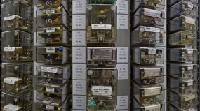 Salle des relais : chassis NS1, vue de face. © Région Bourgogne-Franche-Comté, Inventaire du patrimoine