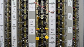 Salle des relais : chassis NS1, vue de l'arrière. © Région Bourgogne-Franche-Comté, Inventaire du patrimoine