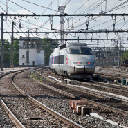 Vue d'ensemble avec TGV au premier plan. © Région Bourgogne-Franche-Comté, Inventaire du patrimoine