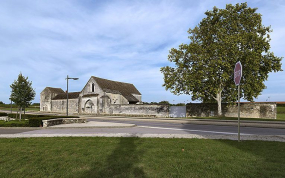 Vue générale depuis la RN 74. © Région Bourgogne-Franche-Comté, Inventaire du patrimoine
