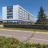 Bâtiment principal, vue d'ensemble de trois-quarts. © Région Bourgogne-Franche-Comté, Inventaire du patrimoine