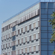 Bâtiment principal, partie supérieure de la façade. © Région Bourgogne-Franche-Comté, Inventaire du patrimoine