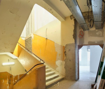 Cage d'escalier moderne. © Région Bourgogne-Franche-Comté, Inventaire du patrimoine