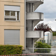 Bâtiment Maternité-Gynécologie (Gérontologie au moment de la prise de vue) : détail de l'escalier extérieur du pignon Sud. © Région Bourgogne-Franche-Comté, Inventaire du patrimoine