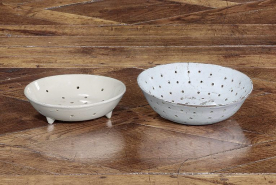 Vue de deux égouttoirs. © Région Bourgogne-Franche-Comté, Inventaire du patrimoine