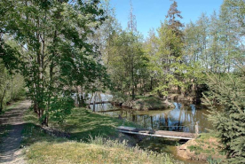 Rampe latérale du pont de Cuisery, rive gauche : une installation parallèle à la rivière en amont du pont. © Région Bourgogne-Franche-Comté, Inventaire du patrimoine