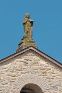 L'élévation de la façade présente une statue de sainte Catherine (?) en amortissement au centre. © Région Bourgogne-Franche-Comté, Inventaire du patrimoine