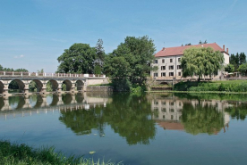 Barrage et pont de La Truchère à gauche, moulin à droite, vus de la rive droite de la Seille. © Région Bourgogne-Franche-Comté, Inventaire du patrimoine