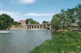 Barrage et pont de La Truchère, vus de la rive gauche de la Seille. © Région Bourgogne-Franche-Comté, Inventaire du patrimoine