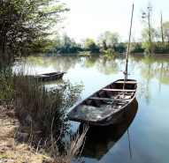 Une barque sur la Seille. © Région Bourgogne-Franche-Comté, Inventaire du patrimoine