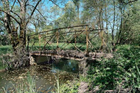 Passerelle métallique sur le Bief Michaud. © Région Bourgogne-Franche-Comté, Inventaire du patrimoine