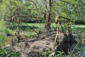 Passerelle métallique sur le Bief Michaud. © Région Bourgogne-Franche-Comté, Inventaire du patrimoine